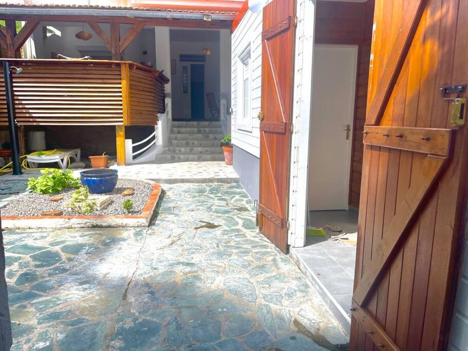 Maison Marouka Sur La Plage Du Diamant Le Diamant Exterior foto